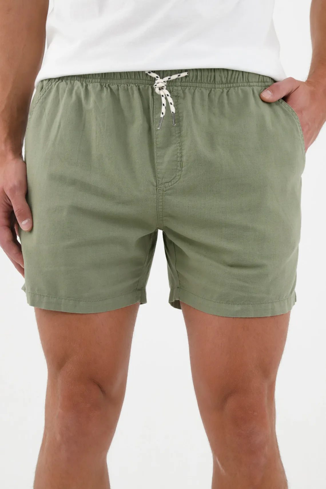 Bermuda verde con bolsillos laterales para hombre