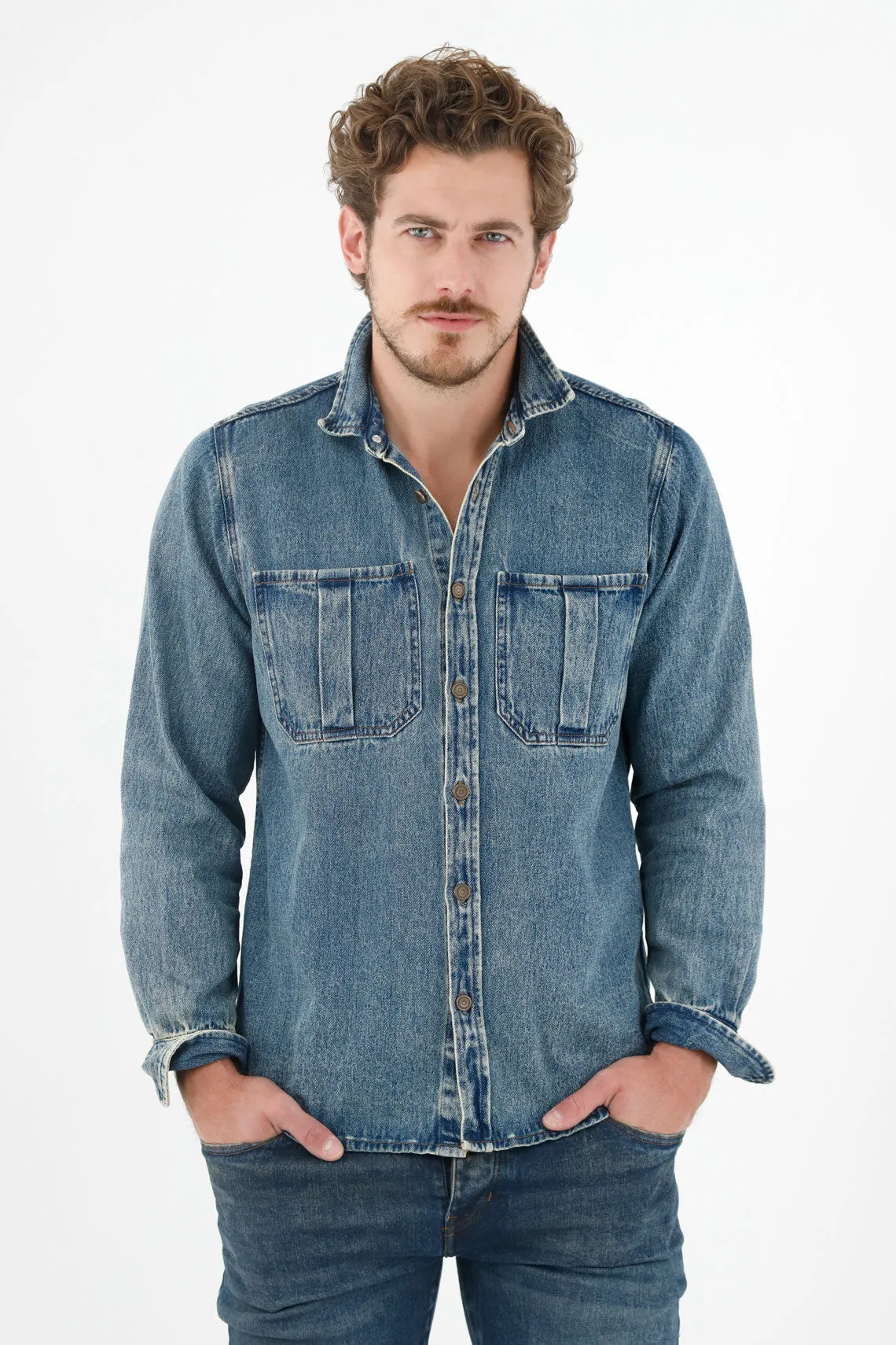 Camisa azul en denim para hombre