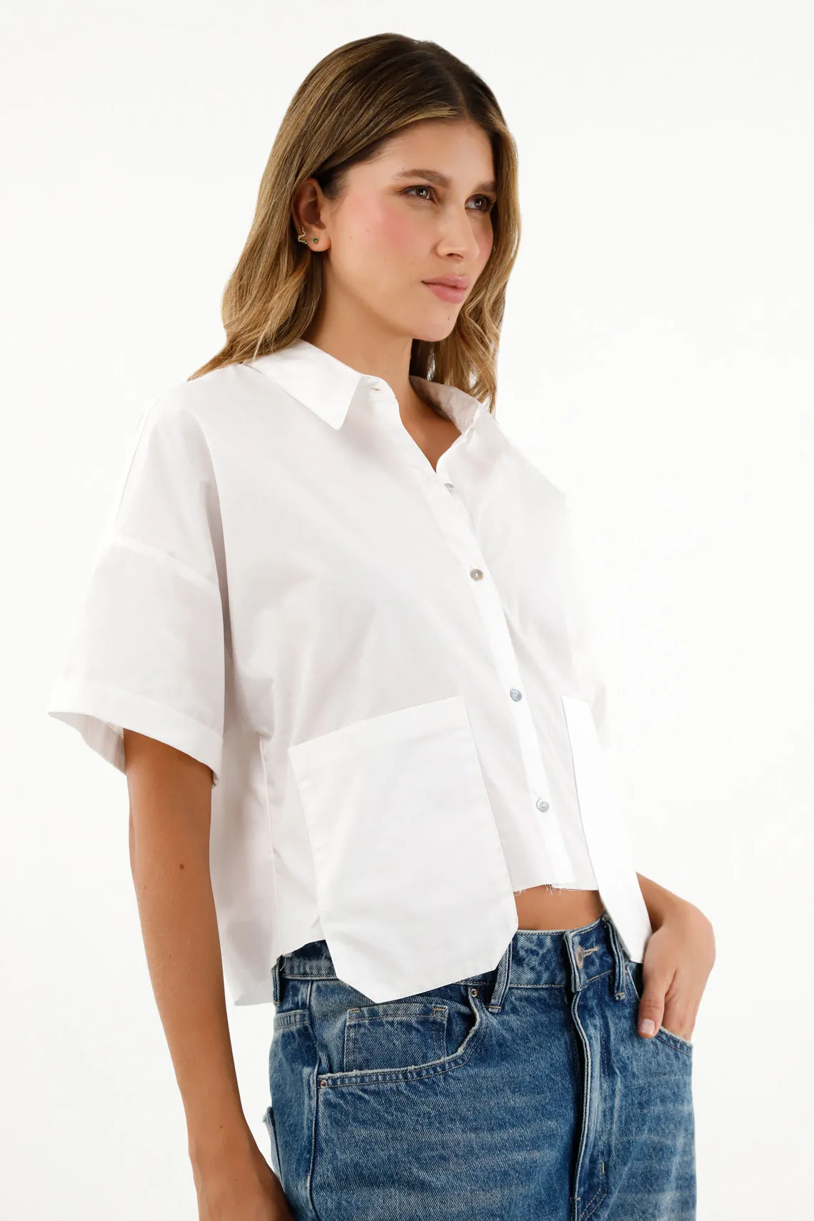 Camisa blanca con bolsillos grandes para mujer