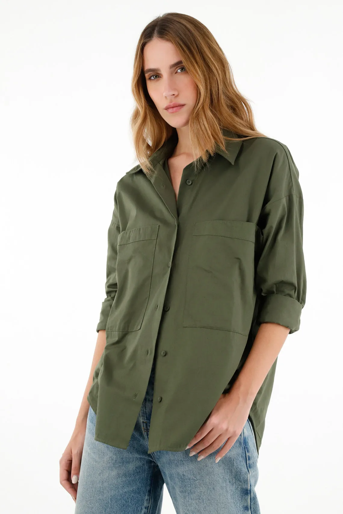 Camisa verde con bolsillos delanteros para mujer