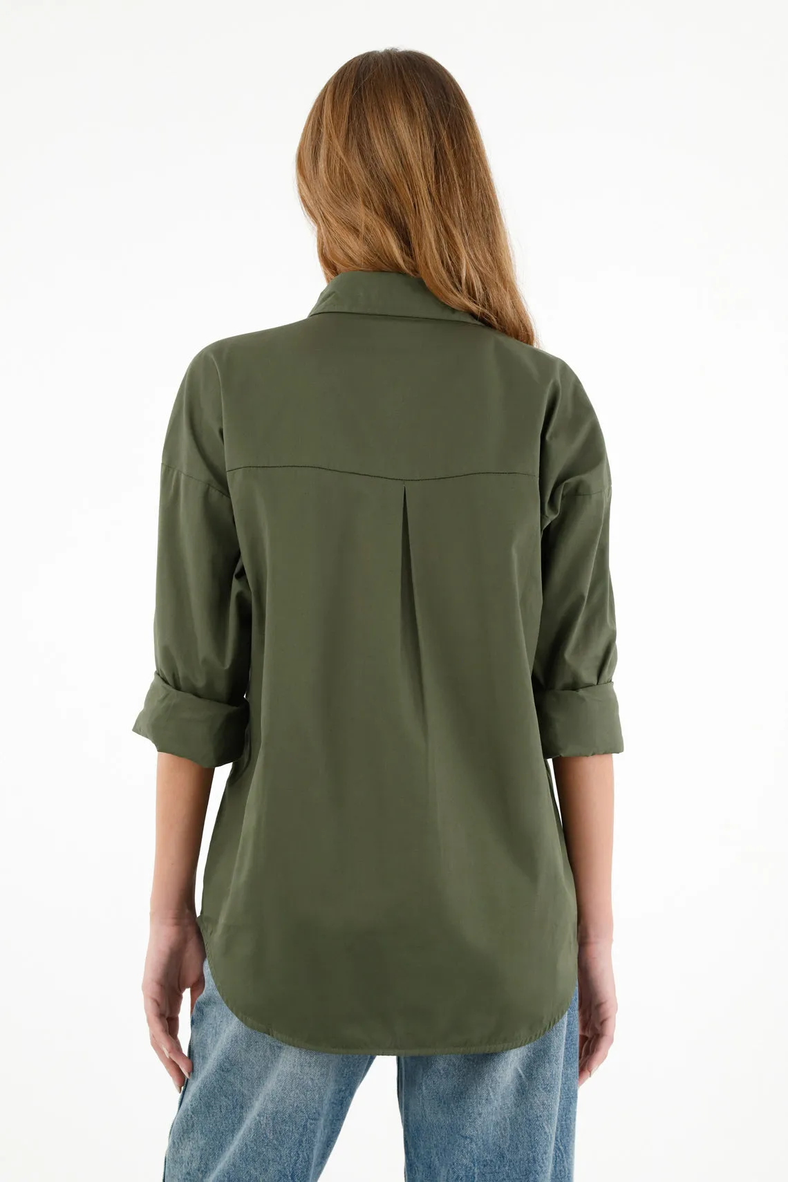 Camisa verde con bolsillos delanteros para mujer