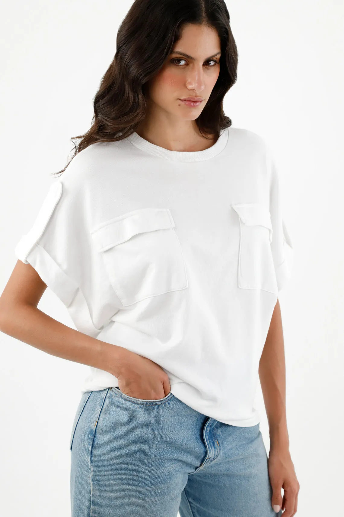 Camiseta blanca de hombro rodado para mujer