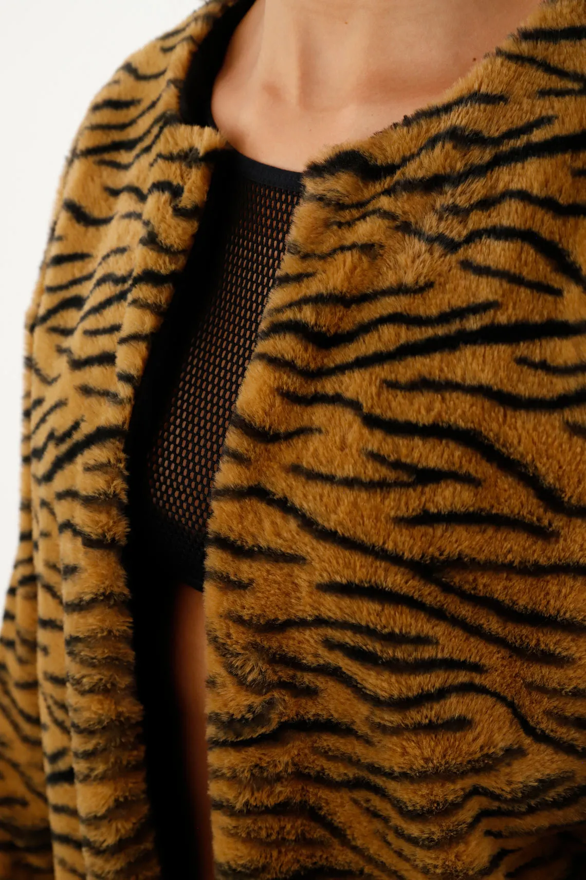 Chaqueta afelpada de animal print para mujer