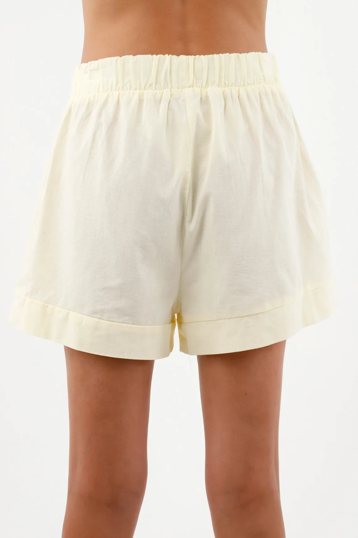 Short amarillo con bolsillos para mujer